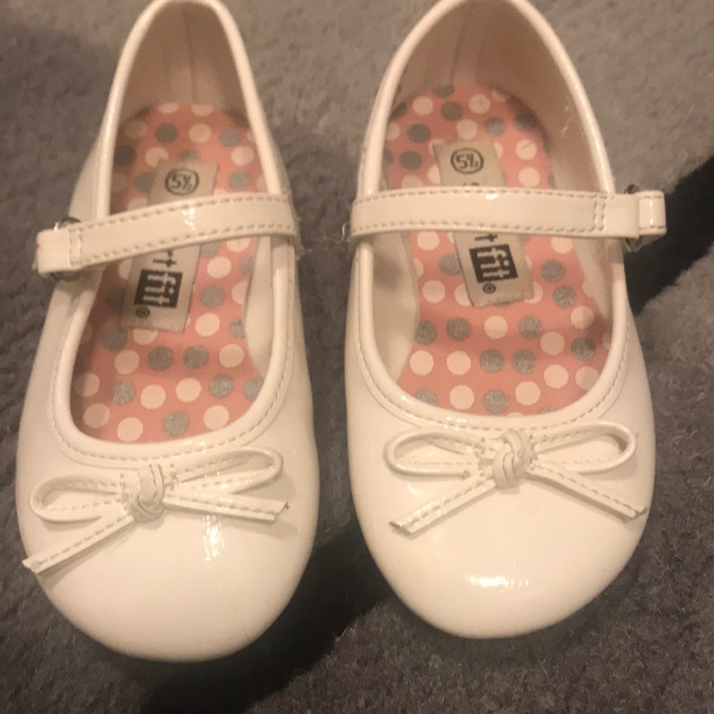 EUC: White Dress Shoes Size 6 by SmartFit